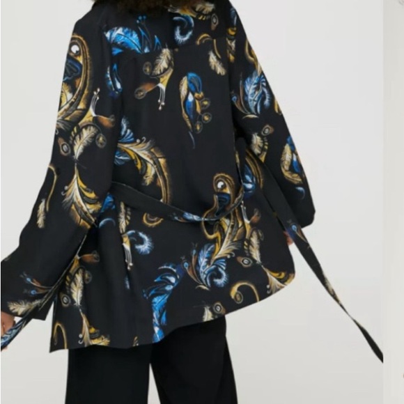 ⭐️Aritzia Babaton Kahlo Robe❤️EUC - Picture 3 of 10
